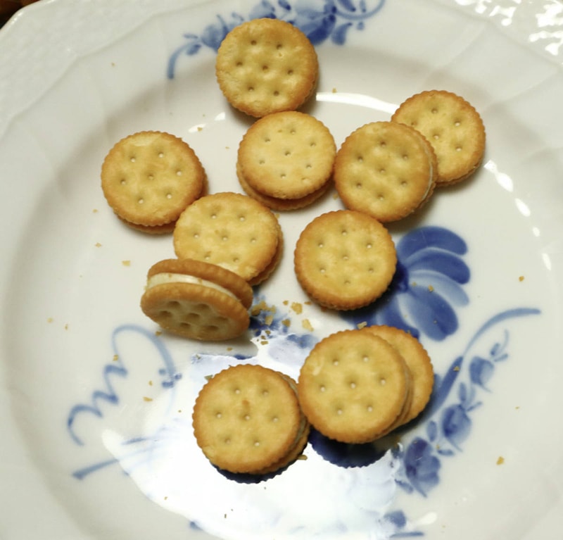【日本直郵】 日本YBC 期限限定 燻製起司夾心餅乾 50g