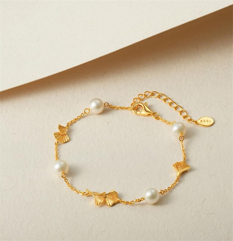 【中国直邮】 周大生 银杏叶珍珠手链近圆珍珠强光泽百搭珍珠手链 1个装