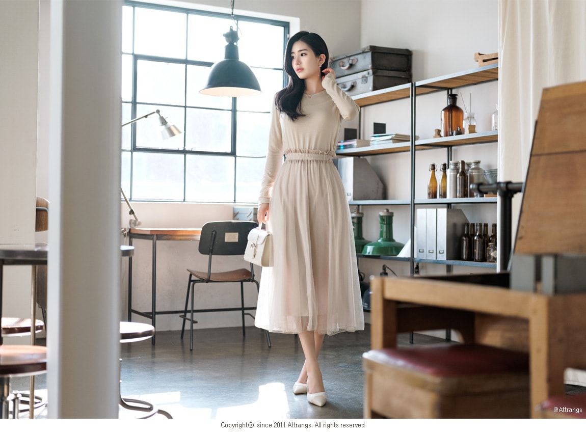 【韩国直邮】ATTRANGS 浪漫优雅百褶荷叶边长裙 米色 均码