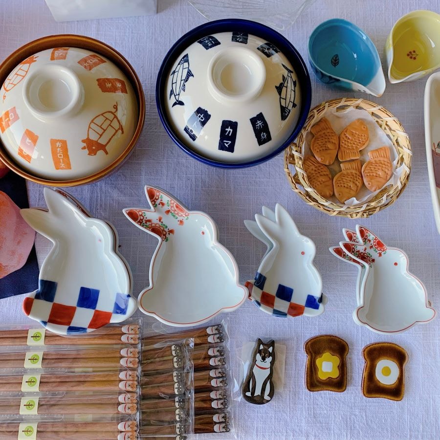 日本制有田烧伝平窑匠人手绘染朱市松兔子豆皿(小)一个
