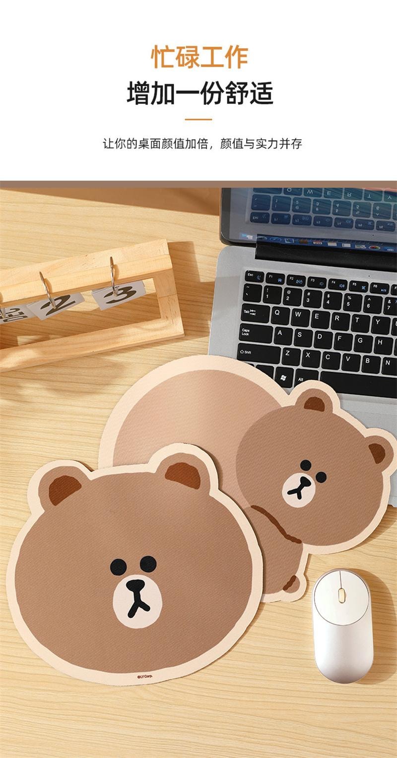 【中國直郵】 日本 LINE FRIENDS 滑鼠墊防滑耐磨軟墊加厚電腦桌墊 布朗熊抱姿款 滑鼠墊+手托 1套