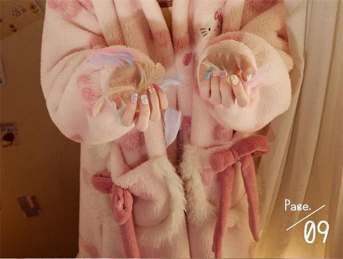 【中国直邮】 FOXTAIL Hello Kitty蝴蝶结斗篷 毛绒女士家居服/珊瑚绒睡袍/冬季新款少女甜美风-L码 1件*|