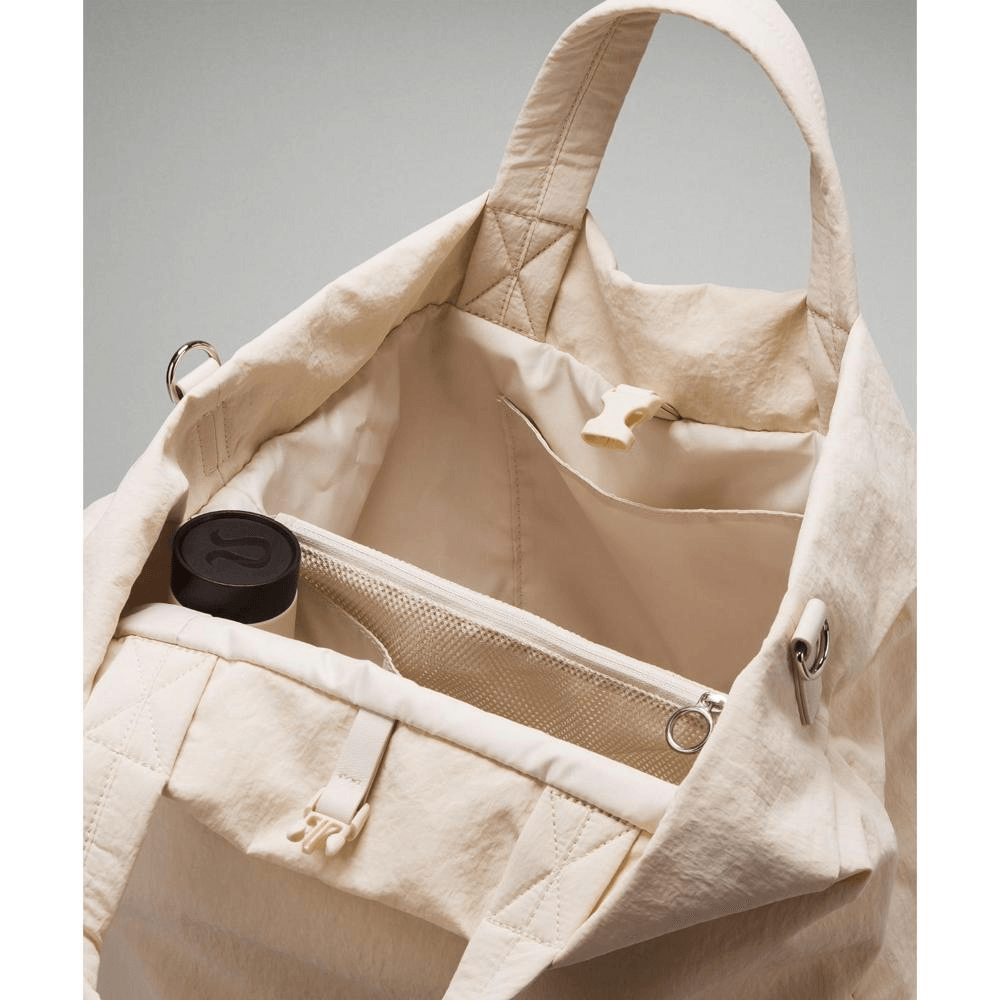 LULULEMON || On My Level Bag 2.0 19L || White Opal || Free