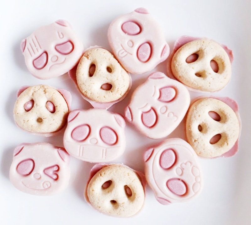 【日本直邮】DHL直邮3-5天到 日本KABAYA 熊猫形状巧克力夹心饼干 草莓味 47g 已更新包装