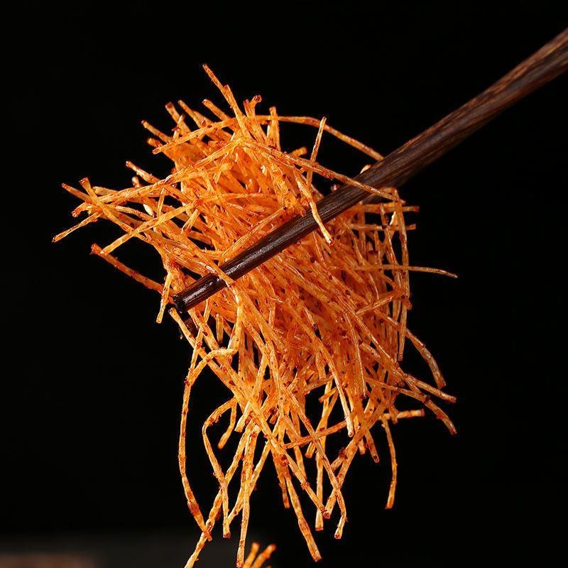 【中国直邮】 钟芹辉 香酥金丝条辣条  网红90后儿时小麻辣零食脆辣丝80后怀旧葫芦香菇丝30g*1包