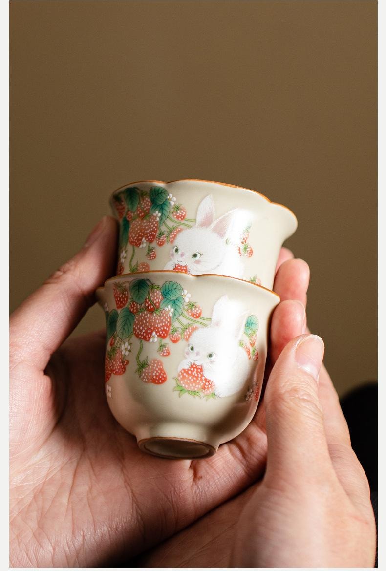中国直邮】 汝窑草莓兔花口杯米黄汝窑可养陶瓷花口杯喝茶杯功夫茶具