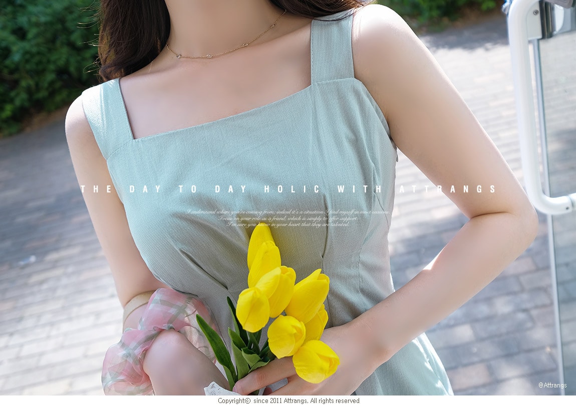 【韩国直邮】ATTRANGS 方领无袖折皱收腰气质纯色好看连衣裙 黄色 S