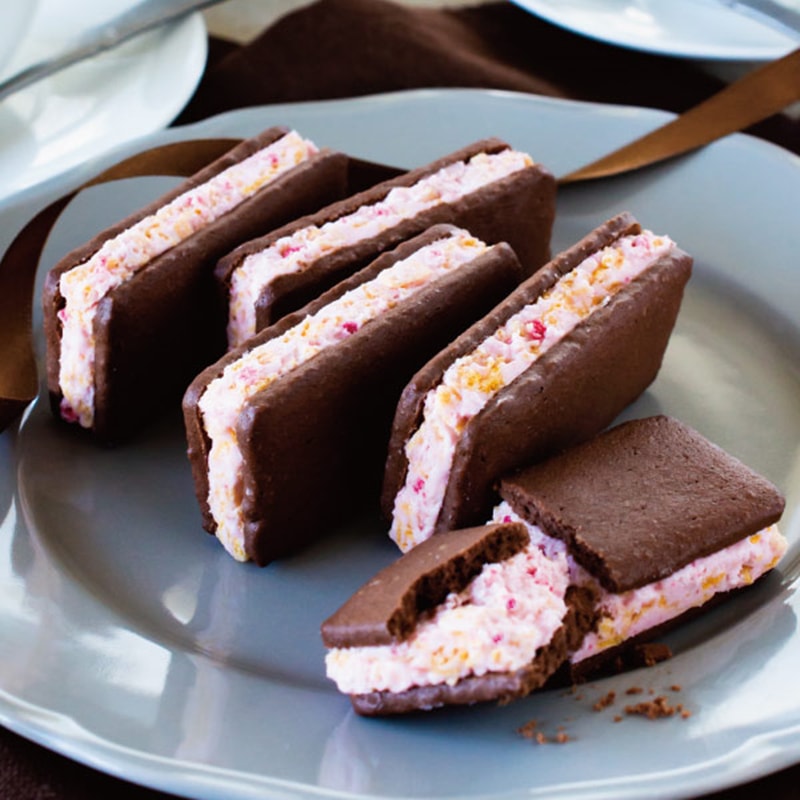 【日本直邮】日本博多特产 AMAOU 草莓鲜奶夹心巧克力饼干 5枚装