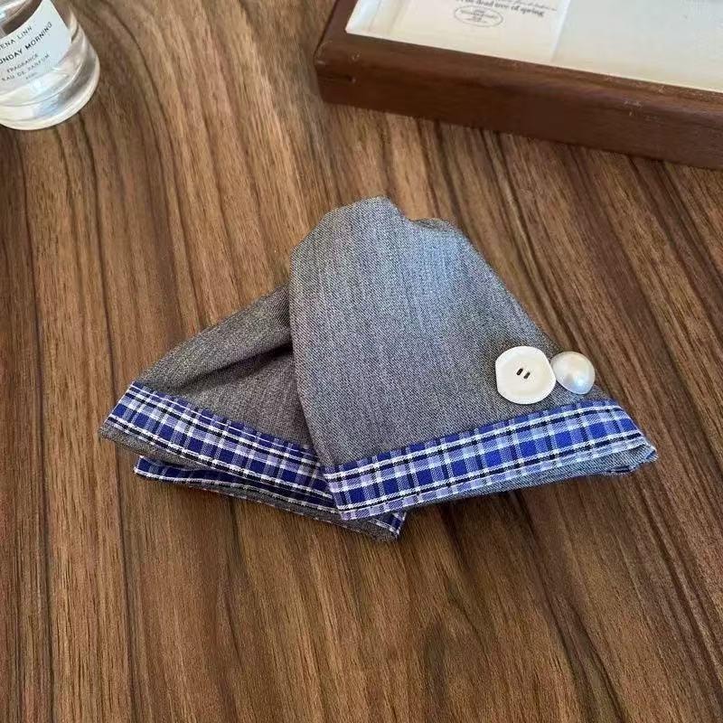 One French retro gripper a blue and gray checkered triangular gripper a high-end hairpin.