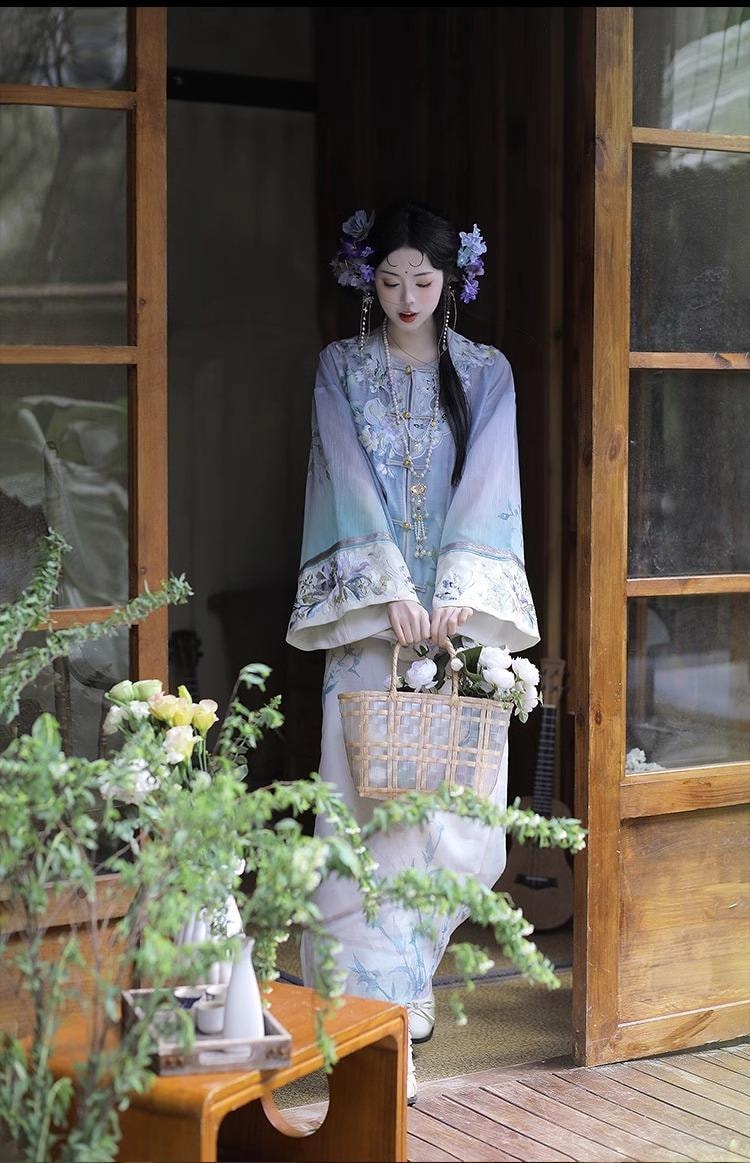 【中国直邮】 FOXTAIL 重工刺绣新中式国风汉服 清汉 女印花 渐变 套装 复古  -蓝色 M码 1套