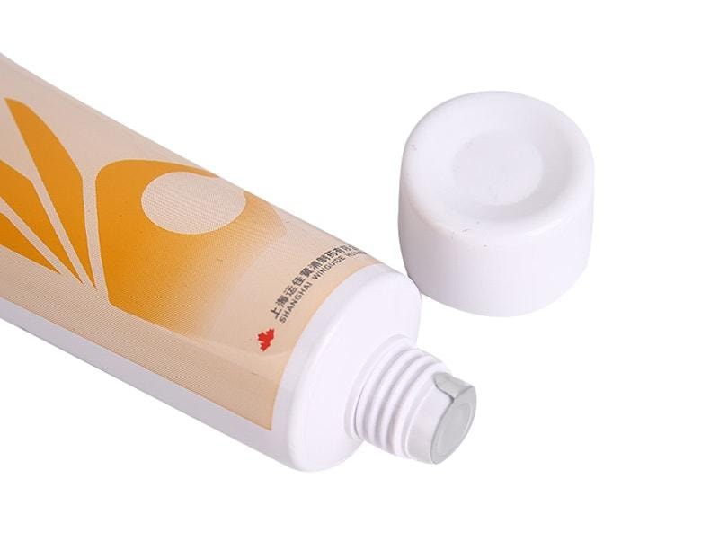 【中国直邮】 信龙 尿素维E乳膏 用于足癣皴裂 软化皮肤角质 40g/盒