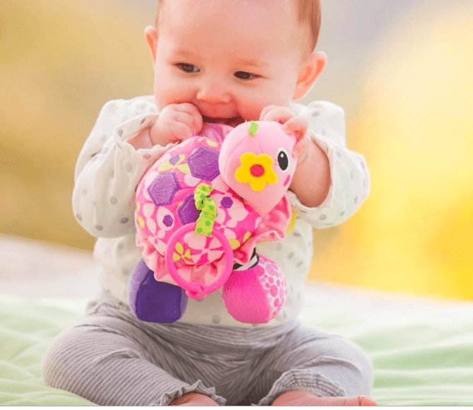 US TOPSY TURTLE MIRROR PAL™ –randomly color one piece
