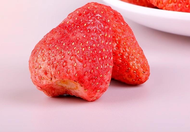 【中国直邮】 老香农 冻干草莓脆  罐装果干 烘焙用料 即食草莓干 整颗粒果干 网红小零食188g