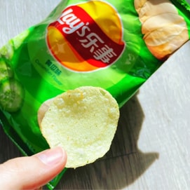 百事lays乐事 薯片 翡翠黄瓜味 桶装 90g 新旧包装随发 | 亚米