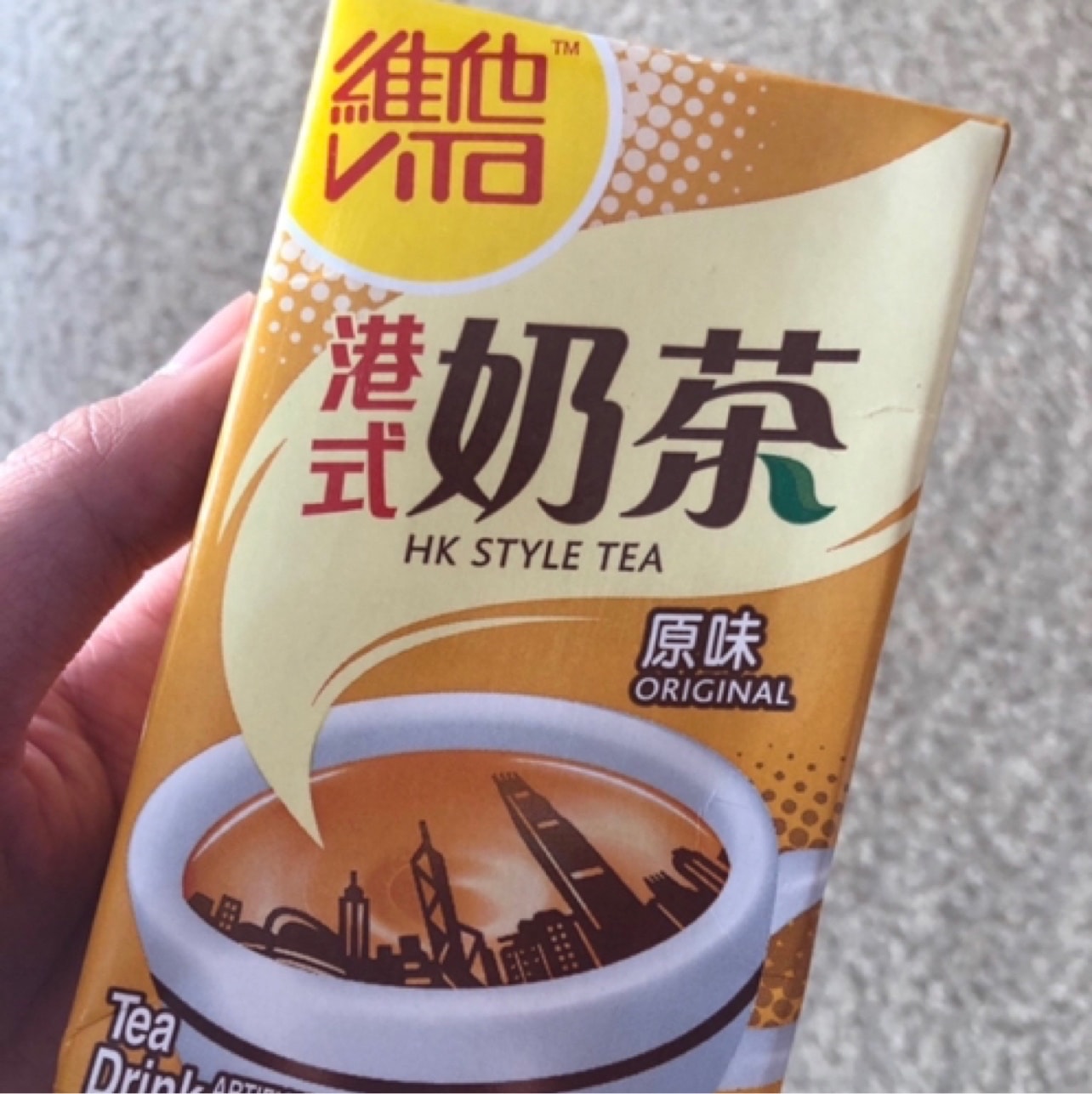 22双节快乐 第一次尝试这款包装的奶茶 甜度正好 有一点港式奶茶的口感 比较丝滑 把它加到咖啡里也很好喝 像是拿铁 但因为是奶茶的口感 所以咖啡也甜甜的很好喝 来自爱吃的小猪的晒单