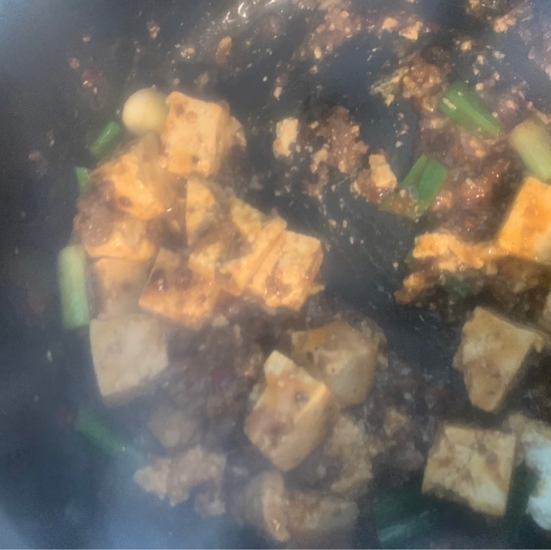 今日份家常菜 哈哈第一次尝试做麻婆豆腐 超级下饭 在亚米上买的青花椒和辣椒 味道够麻够辣 配上满满的一碗大米饭 超好吃超下饭不是很喜欢照照片 所以拍照技术一般 但是确实好吃 来自frank 的晒单