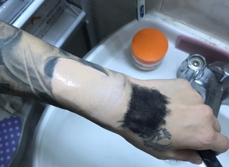 把之前漏掉的补一补柚子卸妆膏超好闻 卸妆很干净买了一堆洗面奶现在在用的是牛乳石碱 早 和毛穴抚子 晚 牛乳石碱非常温和洗得也干净不会紧绷毛穴抚子买来去黑头的配合luna效果不错 去角质的是之前也在用每周大概一两次吧也不错 化妆棉好评 真的一张搞定一张