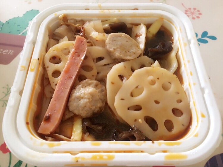 自己加了火腿肠和牛肉丸 好吃 很入味 但是作为广东人 3分1的酱料都觉得好辣 Article Article Titlefromuser