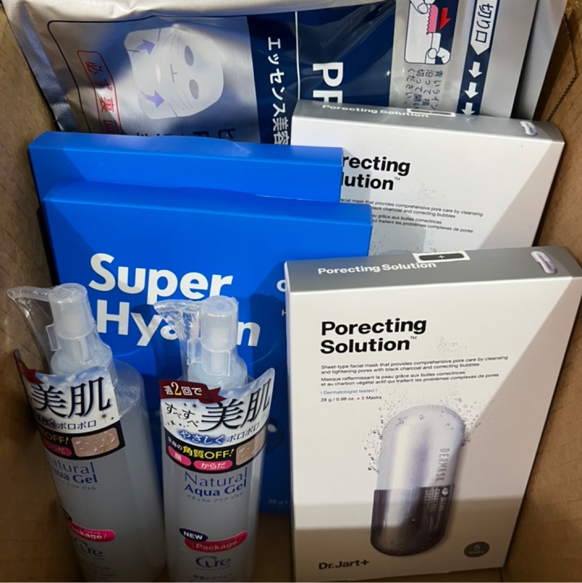 Natural Aqua Gel去角质一点都不好用 没有效果 涂了四五次都没用 在脸上起沫然后死皮角质都还在 我买的是去角质不是洗面奶啊 再也不会回购了 晒出你的美丽心机