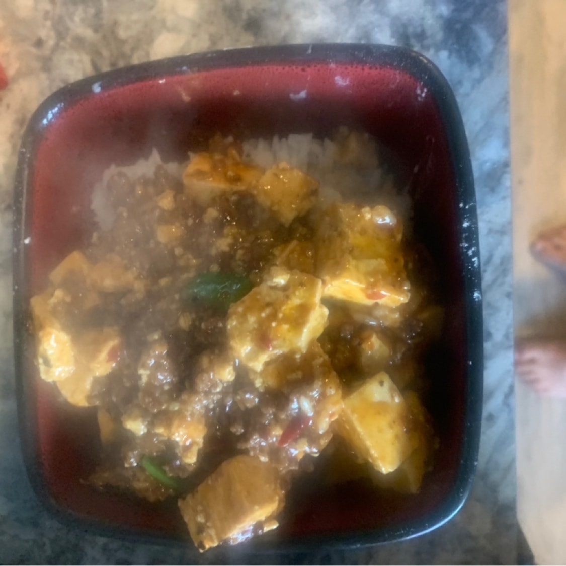 今日份家常菜 哈哈第一次尝试做麻婆豆腐 超级下饭 在亚米上买的青花椒和辣椒 味道够麻够辣 配上满满的一碗大米饭 超好吃超下饭不是很喜欢照照片 所以拍照技术一般 但是确实好吃 来自frank 的晒单