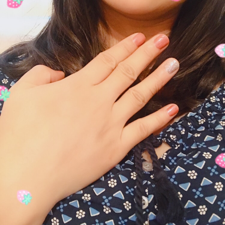 夏日美甲 Today Is The First Time To Do Manicures Outside I Chose A Mix Of Pink Nail Polish And Sequin Nail Polish The Whole Is Very Princess Like A Posts From