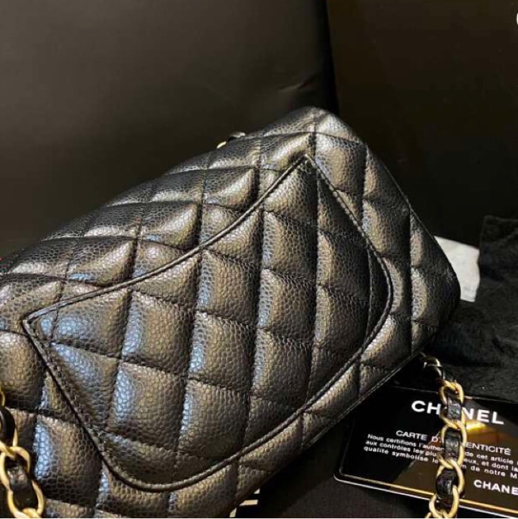 闲置出售chanel女士单肩包chanel香奈儿黑金荔枝皮大mini链条包新膜在配件防尘袋身份卡本人不是很懂包 特殊原因购买了此包 现在闲置拿出来出手了 基本没动过 了解了一下价格 想了解的朋友可以添加我wechat Hzh Tqsdyyarticle Article Titlefromuser