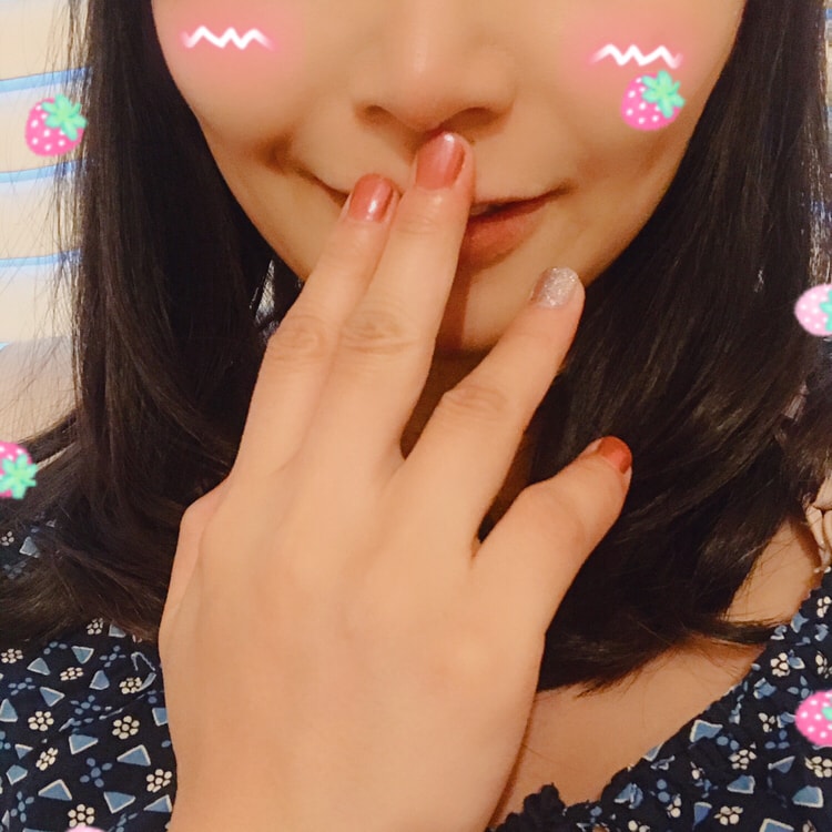 夏日美甲 Today Is The First Time To Do Manicures Outside I Chose A Mix Of Pink Nail Polish And Sequin Nail Polish The Whole Is Very Princess Like A Posts From