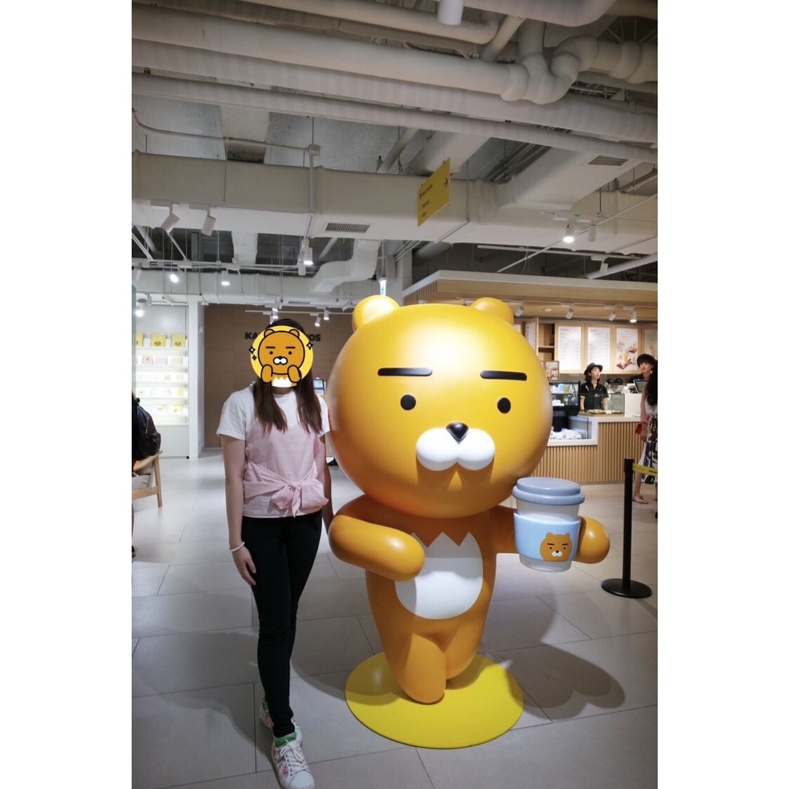 认识我的也会知道我是一个kakao Talk Friends Ryan迷 之前每一次去韩国kakao Friends旗舰店都会买很多kakao Talk Friends周边商品 在韩国的食品或是美妆产品上都很爱找他们联名 周边商品真的有一股让人怎样看都觉得可爱的魅力 只可惜有一部份仍然article