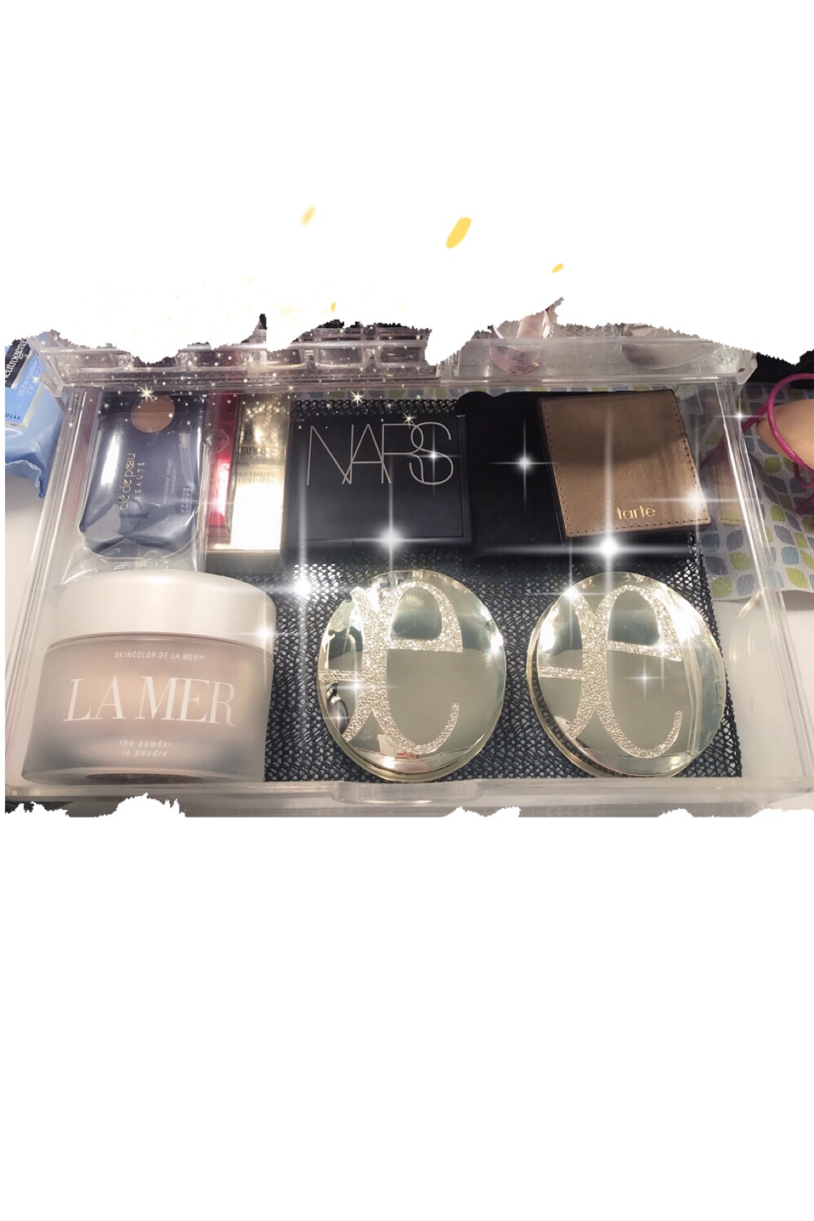 柜子桌子都是ikea买的 化妆镜自己diy的 好多化妆品 都是亚米买的 Article Article Titlefromuser