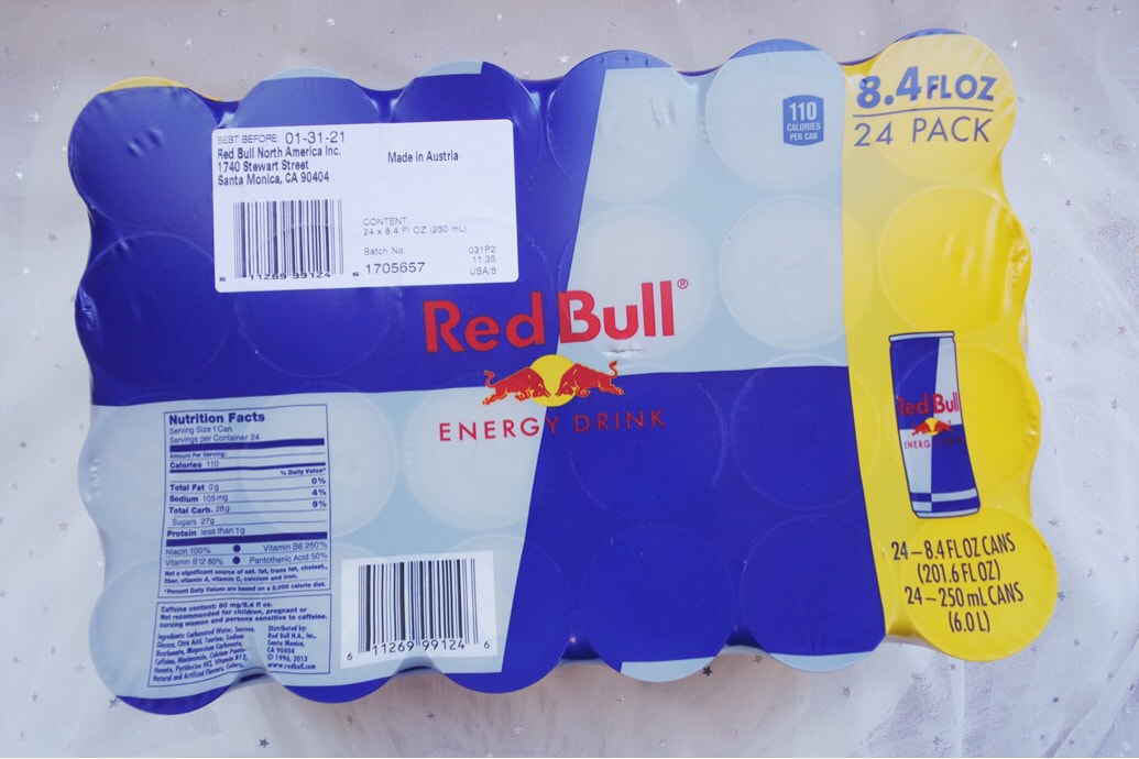 美食 給你一對翅膀 Red Bull 之前我老公受邀參加比賽 Red Bull給他贊助 送上了能量飲料 讓他玩遊戲的時候充滿了力量 將品牌注入電競 就好像融入了生活一般 真是佩服red Bull 非常瞭解電競業餘選手就是目標市場啊 燃烧卡路里大作战