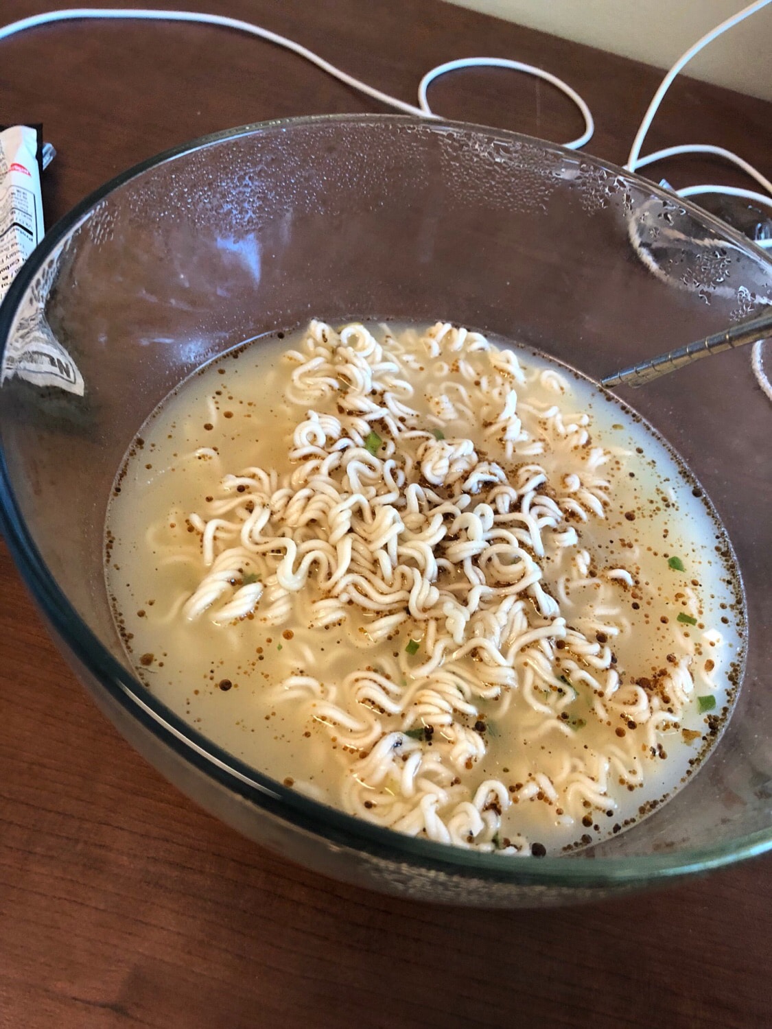 黑蒜豚骨拉面 饭后甜点是马玉山的藕粉加干桂花 晶莹剔透的藕粉和金黄可爱的桂花搭配在一起仿佛是小仙女的食物 藕粉是无糖的可以根据自己口味加糖 来自兔儿的晒单